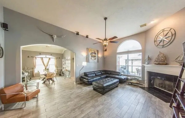 $2,550 | 814 North Elder Grove Drive, Pearland, TX 77584