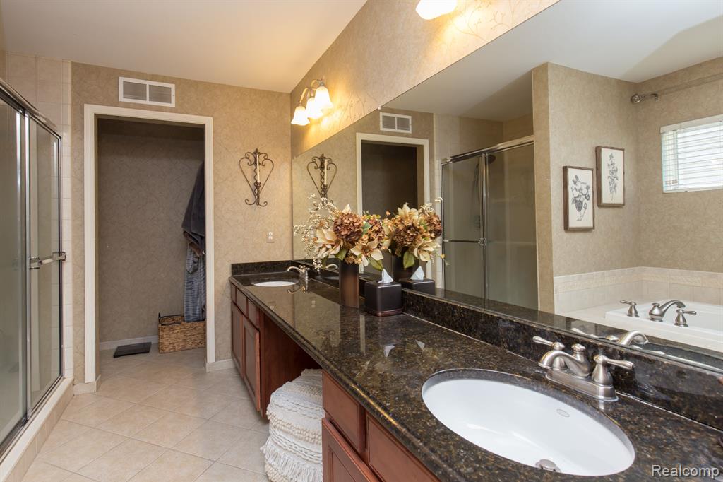 27380 Victoria Road Novi, MI 48374 - Photo 23 of 42