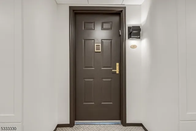 a view of a parking area