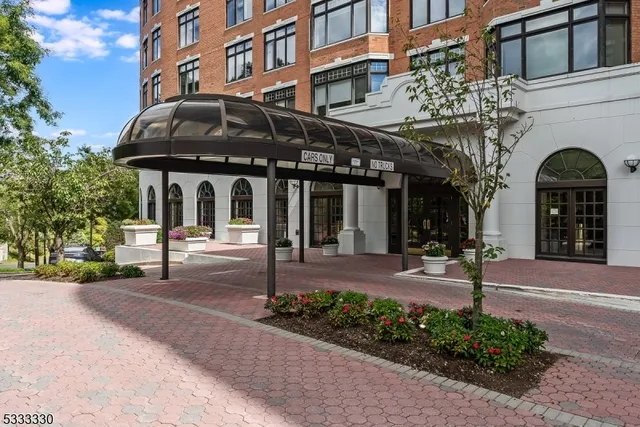 $699,000 | 616 South Orange Avenue, Unit SH4, Maplewood, NJ 07040