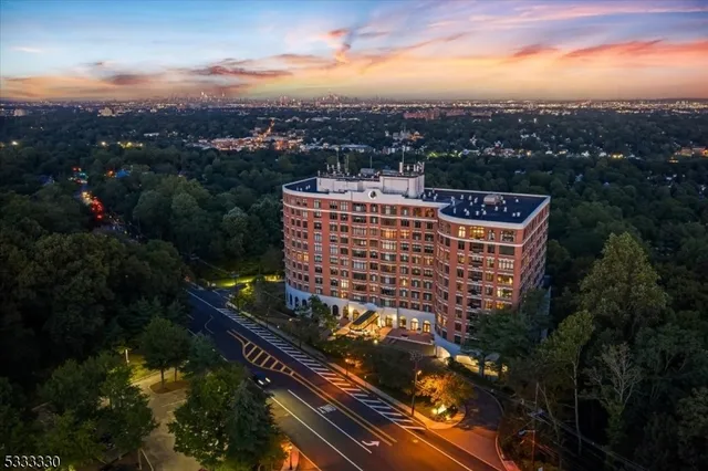 $699,000 | 616 South Orange Avenue, Unit SH4, Maplewood, NJ 07040