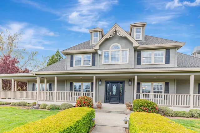a view of outdoor space with city view