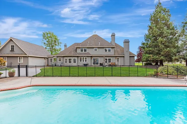 $1,999,999 | 560 Tevis Trail, Hollister, CA 95023