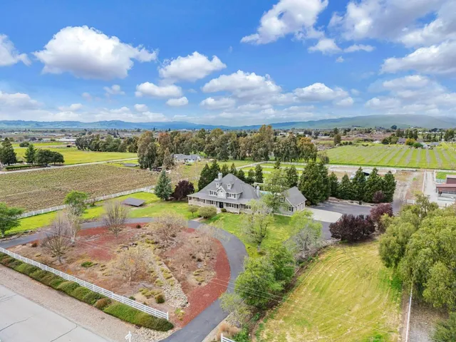 $1,999,999 | 560 Tevis Trail, Hollister, CA 95023