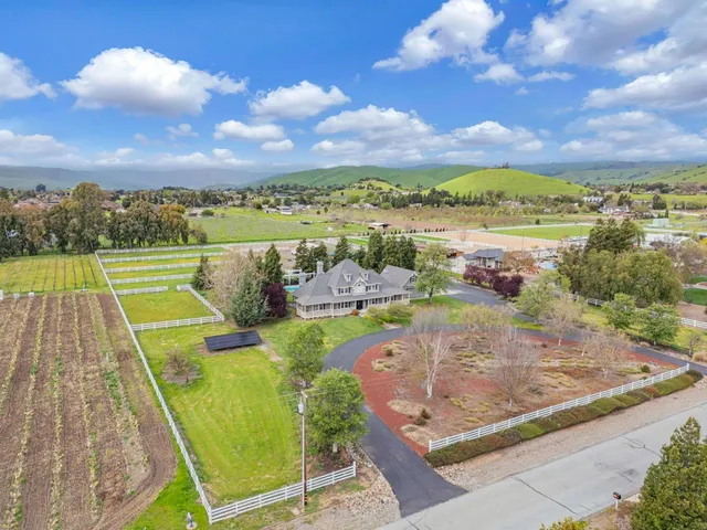 $1,999,999 | 560 Tevis Trail, Hollister, CA 95023