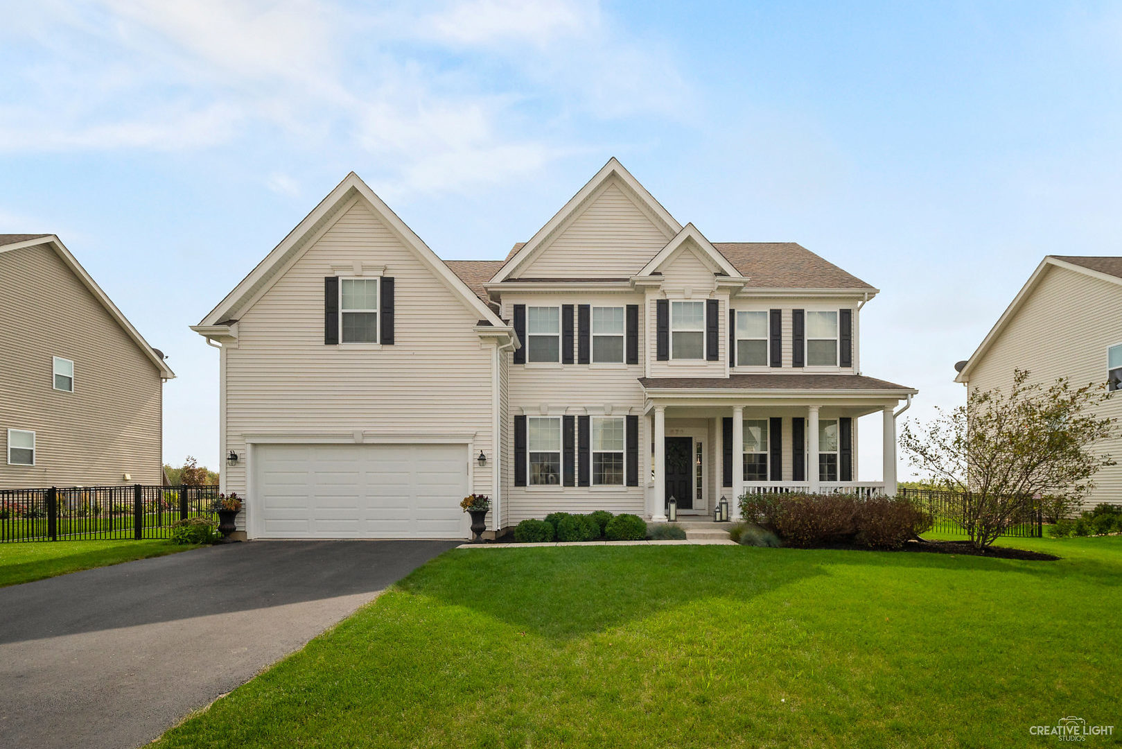 672 Ridgeview Lane Sugar Grove, IL 60554 - Photo 1 of 35 a front view of a house with a yard