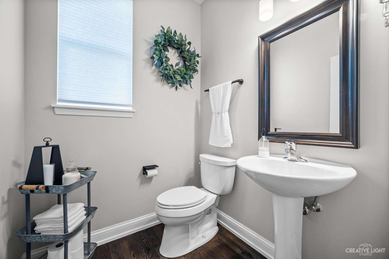 672 Ridgeview Lane Sugar Grove, IL 60554 - Photo 17 of 35 a bathroom with a toilet sink and mirror