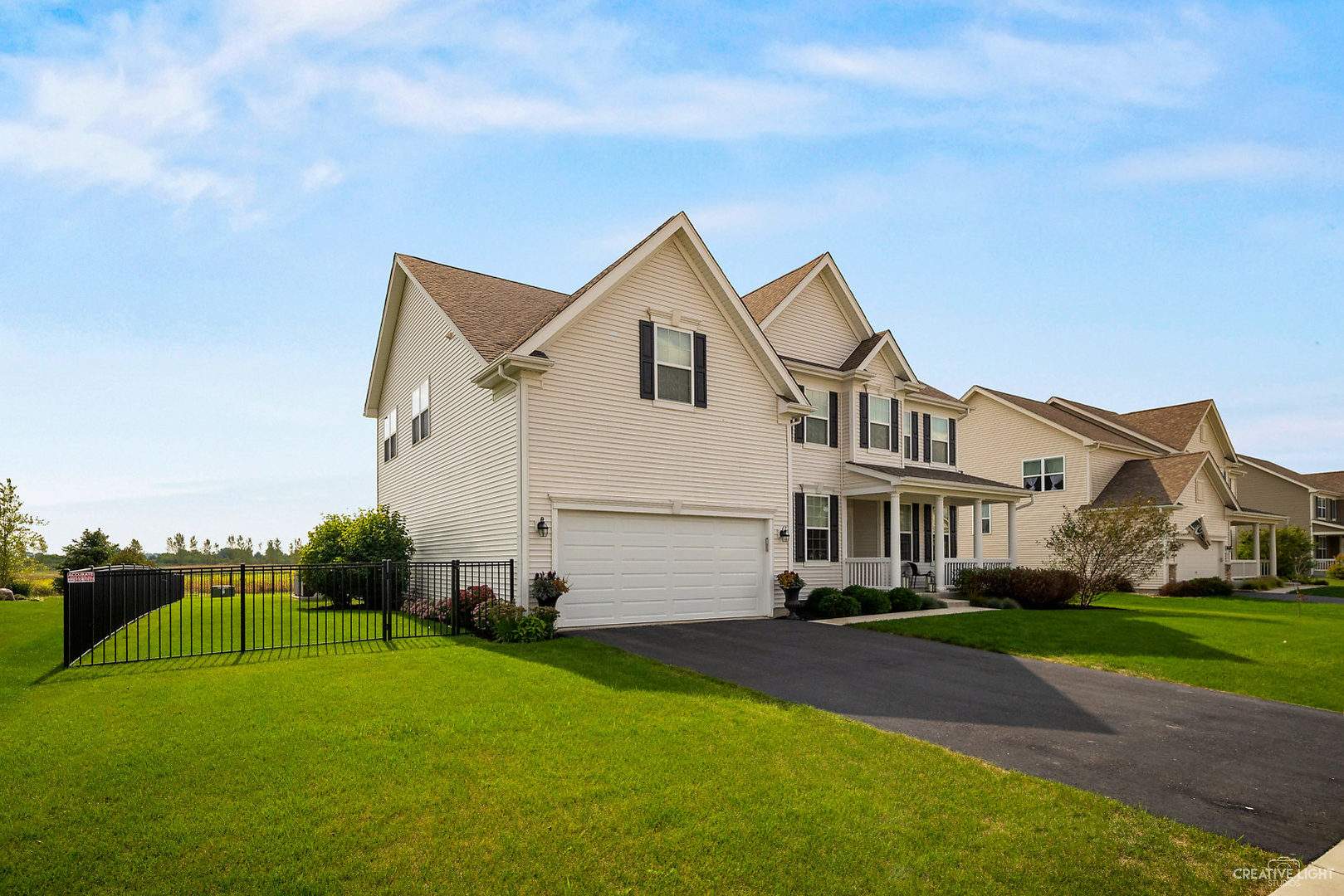 672 Ridgeview Lane Sugar Grove, IL 60554 - Photo 3 of 35 a house view with a garden space