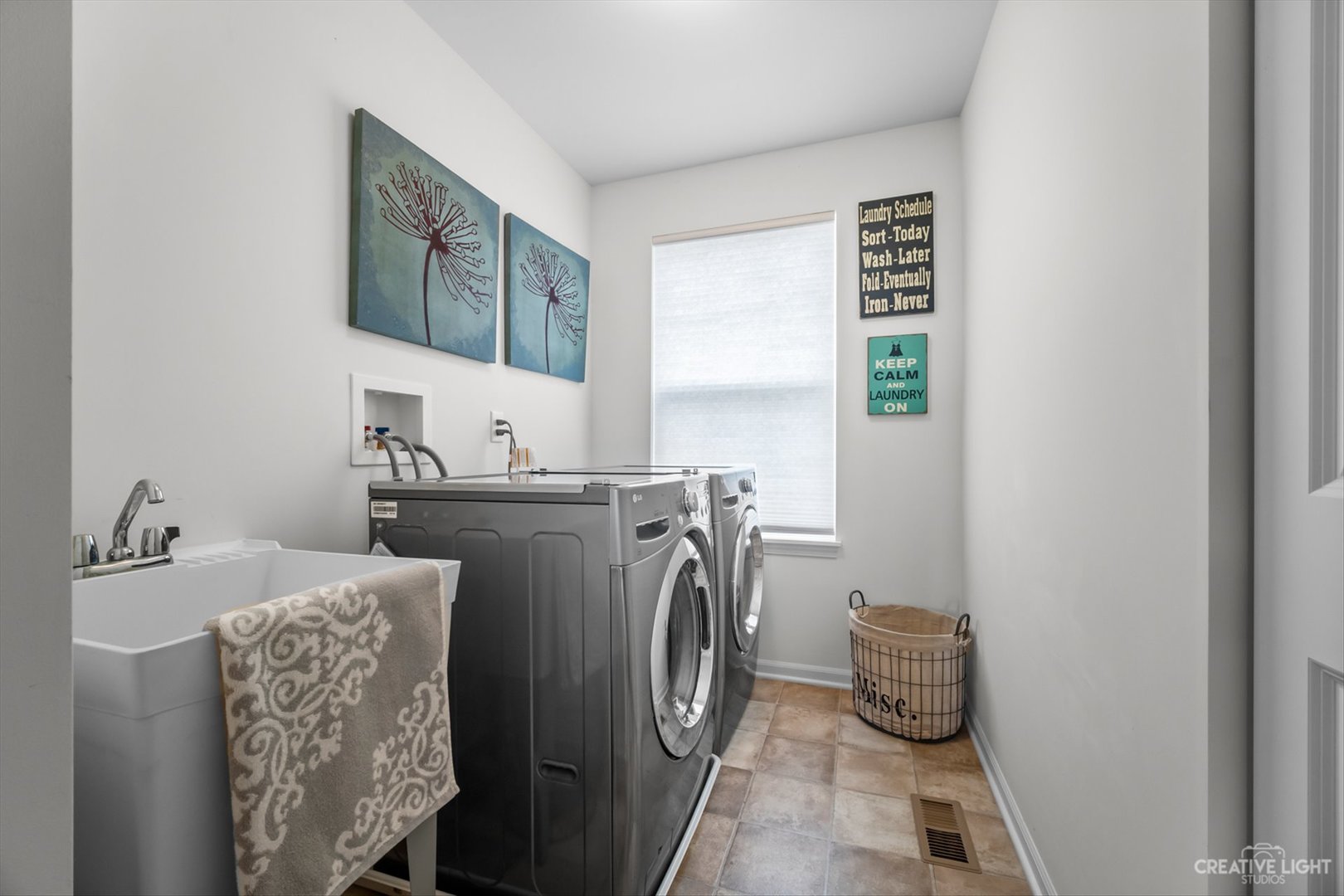 672 Ridgeview Lane Sugar Grove, IL 60554 - Photo 29 of 35 a utility room with dryer and washer