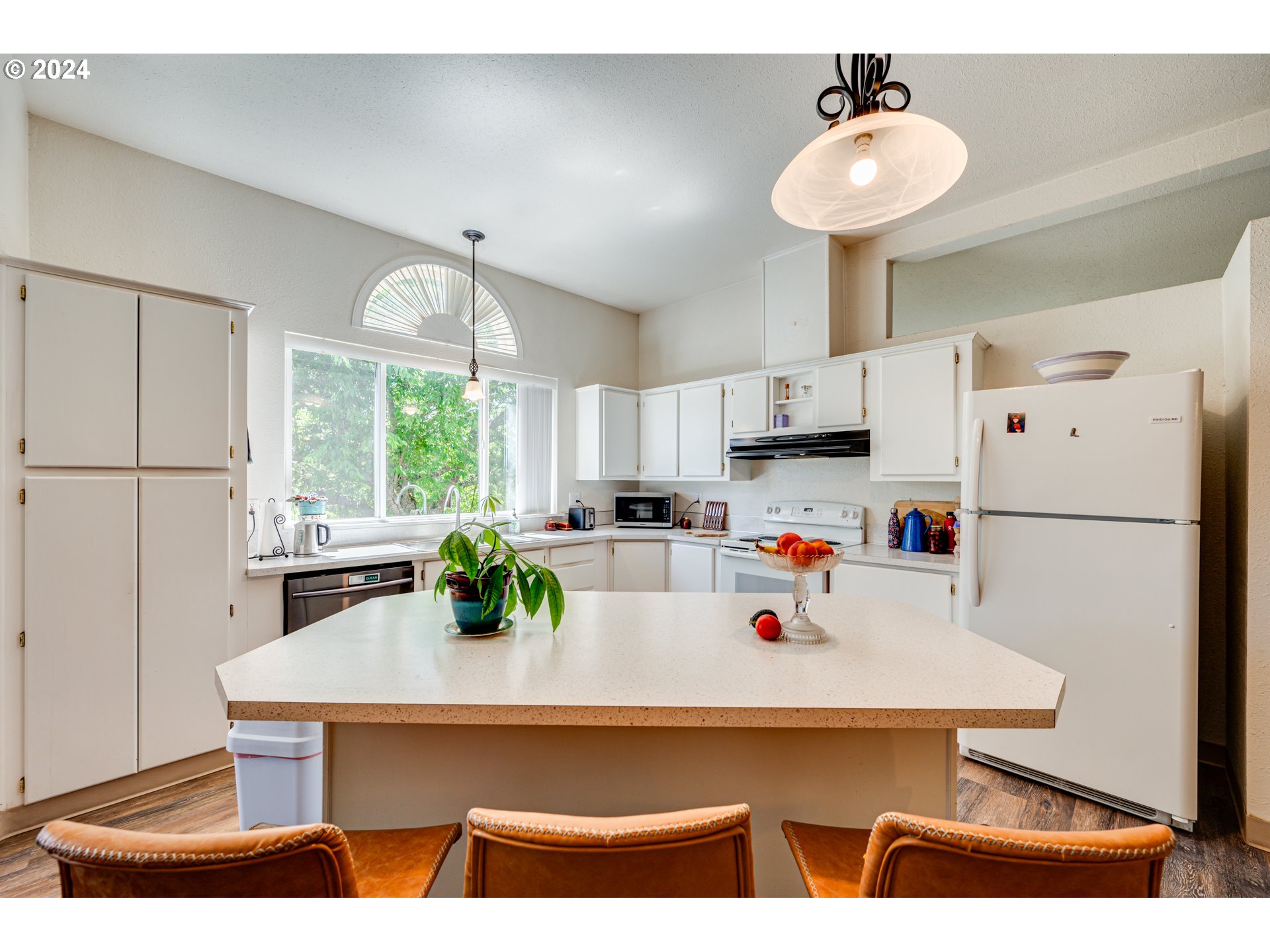 424 Maranatha Road Kelso, WA 98626 - Photo 3 of 39 Gallery Image 3
