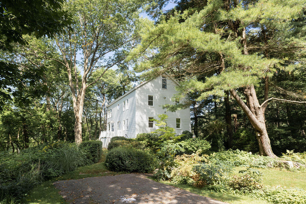 45 Pepperrell Road Kittery Point, ME 03905 - Photo 2 of 36 Driveway side