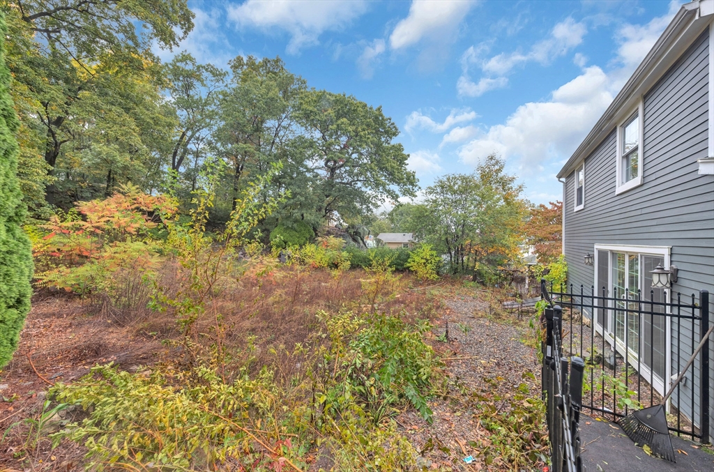11 Girard Road Medford, MA 02148 - Photo 7 of 38 Gallery Image 7