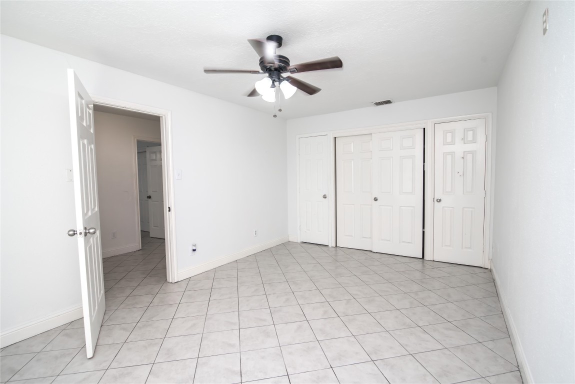 7237 Cook Road Houston, TX 77072 - Photo 15 of 21 Second Bedroom