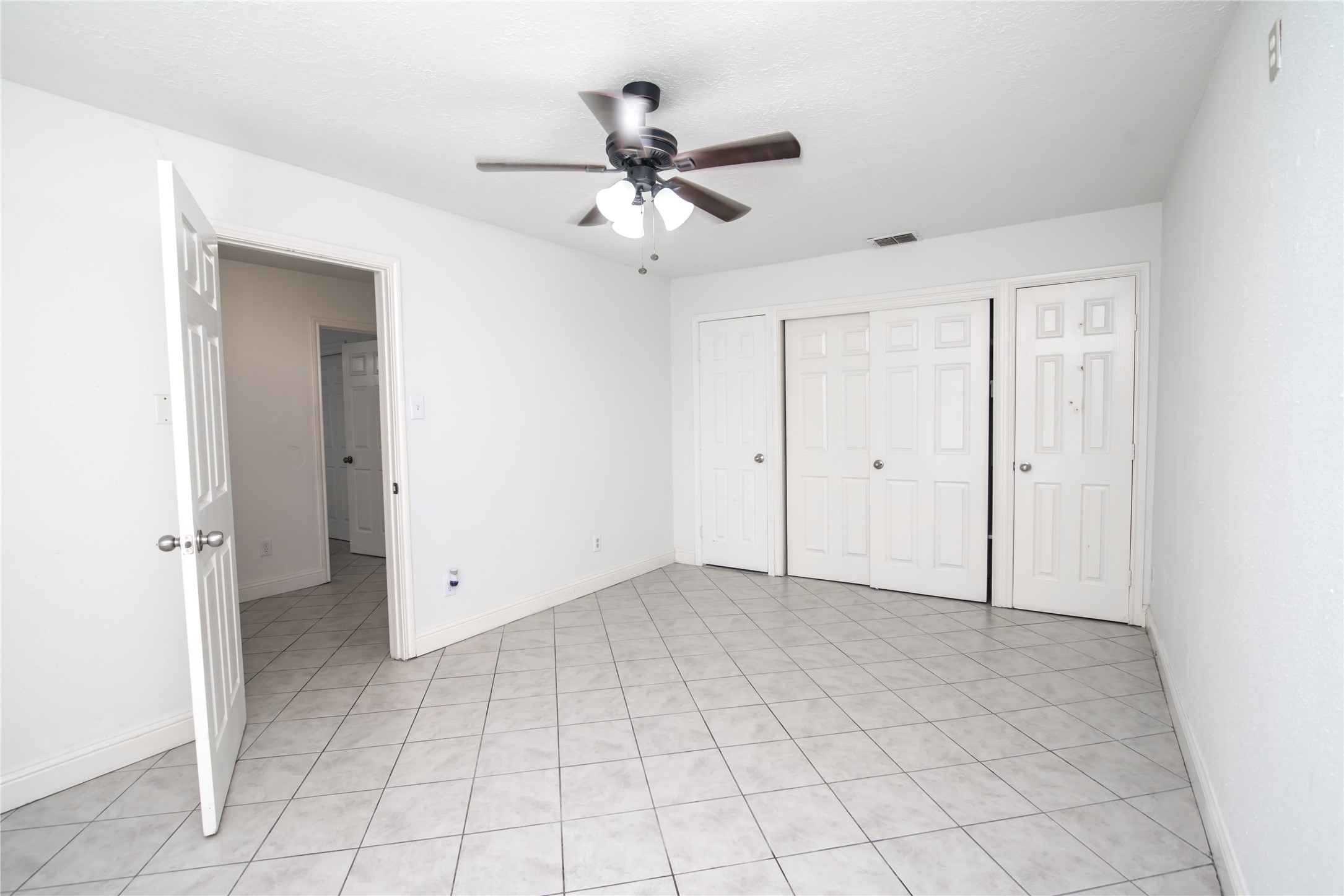 7237 Cook Road Houston, TX 77072 - Photo 15 of 21 a view of an empty room