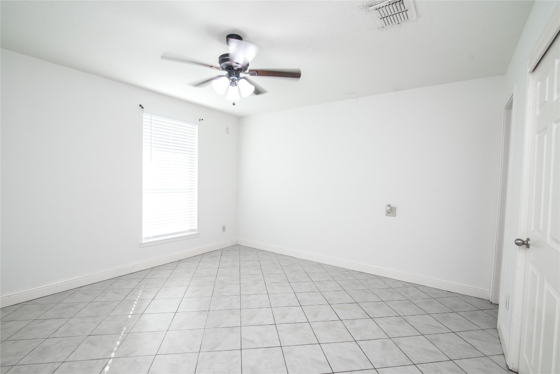 7237 Cook Road Houston, TX 77072 - Photo 17 of 21 Primary Bedroom