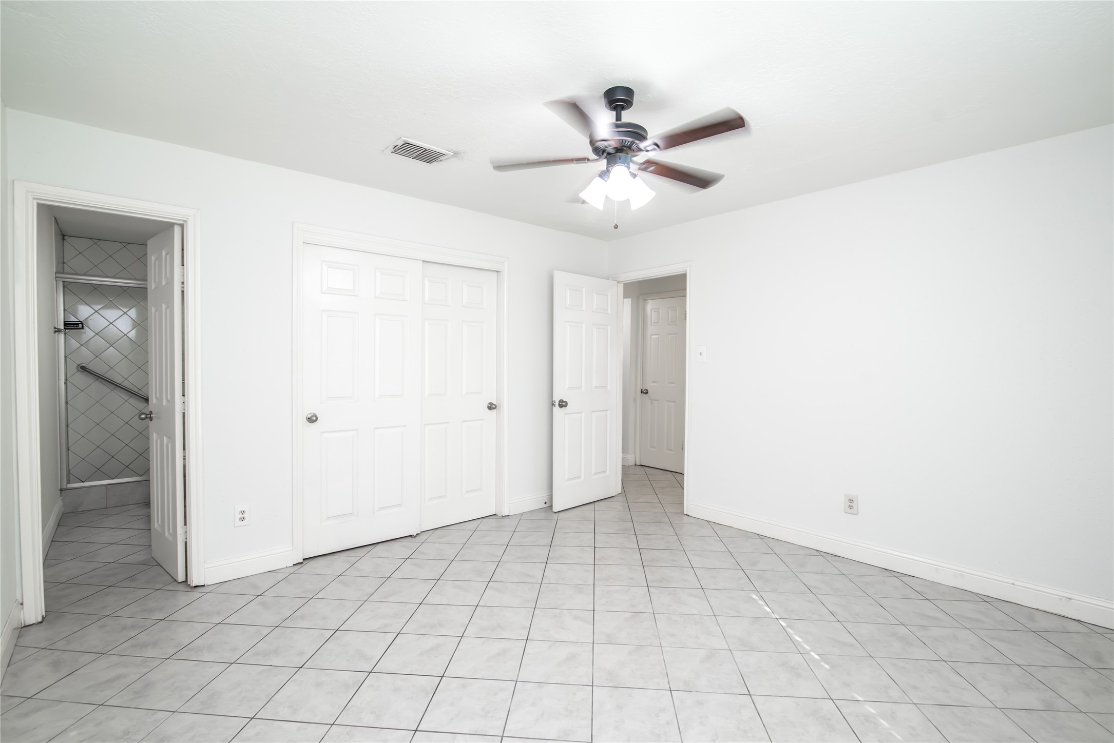 7237 Cook Road Houston, TX 77072 - Photo 18 of 21 a view of an empty room