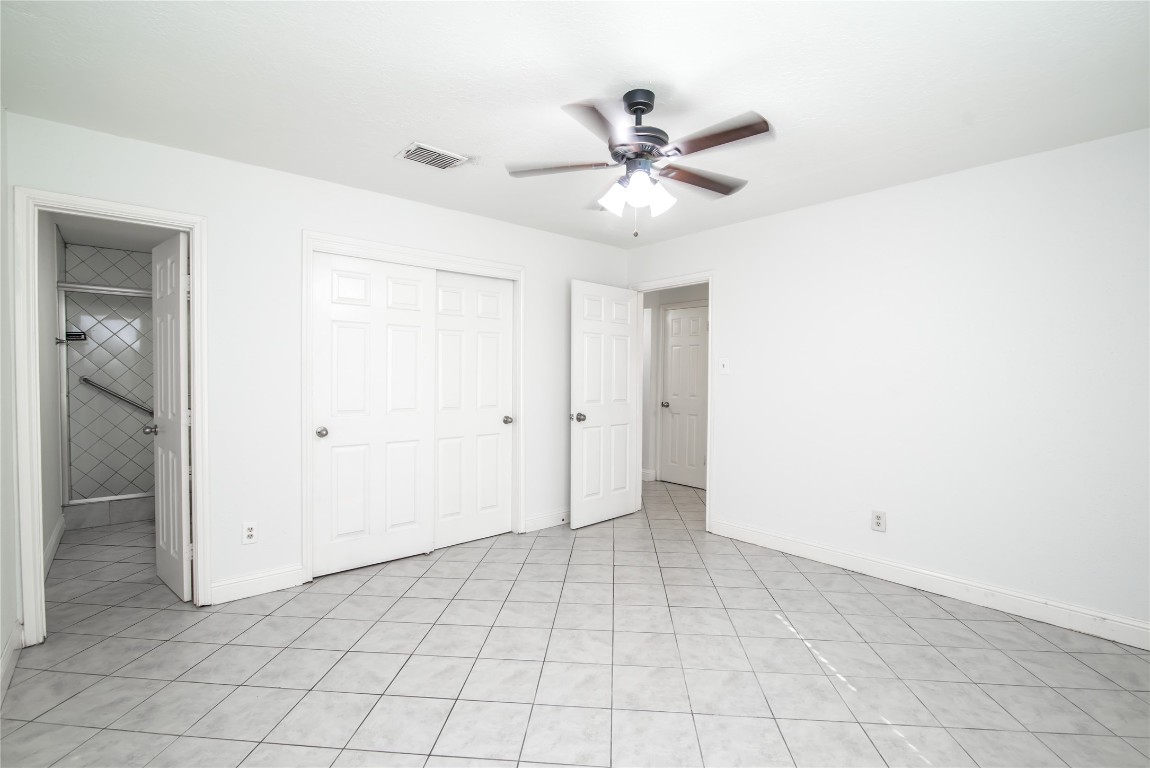 7237 Cook Road Houston, TX 77072 - Photo 18 of 21 Primary Bedroom