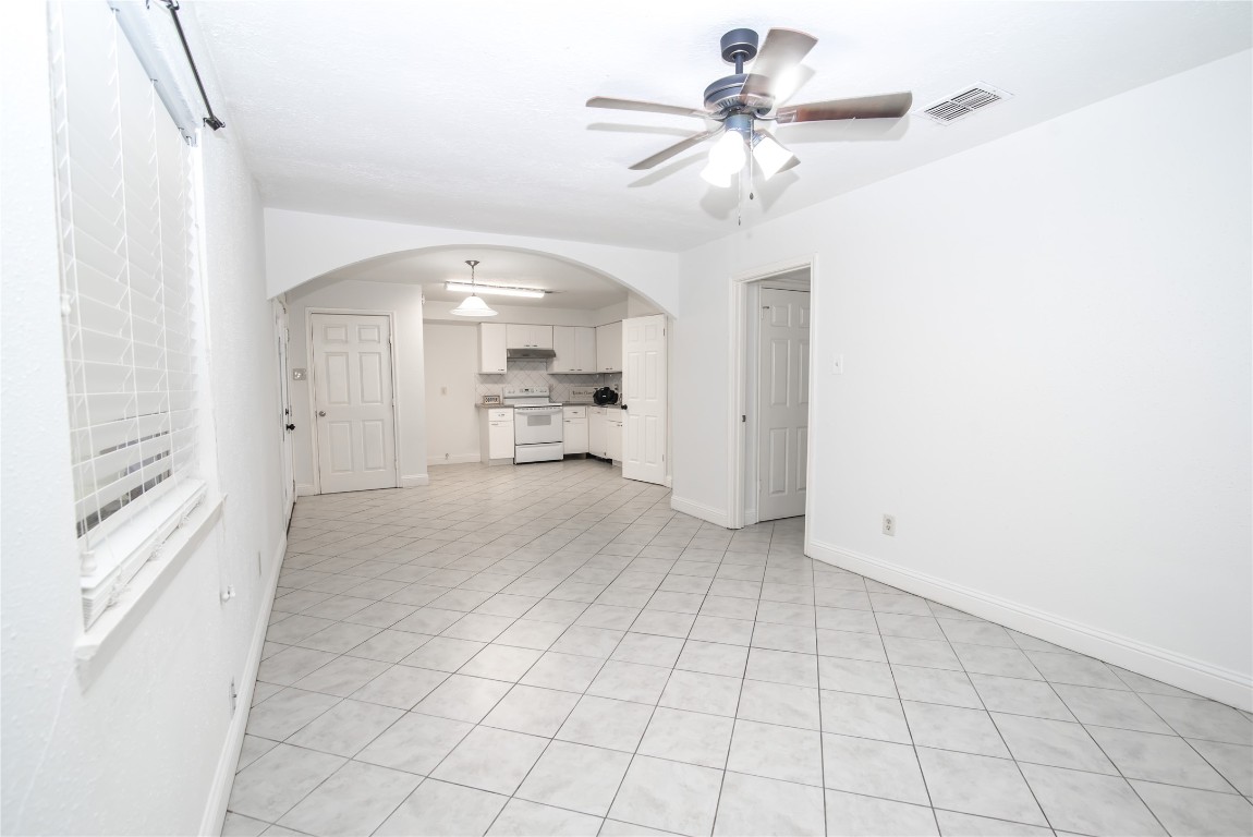 7237 Cook Road Houston, TX 77072 - Photo 6 of 21 Large Family Room opens to Breakfast Area & Kitchen