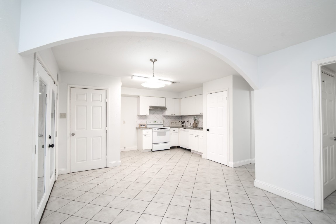 7237 Cook Road Houston, TX 77072 - Photo 9 of 21 Breakfast Area to Kitchen