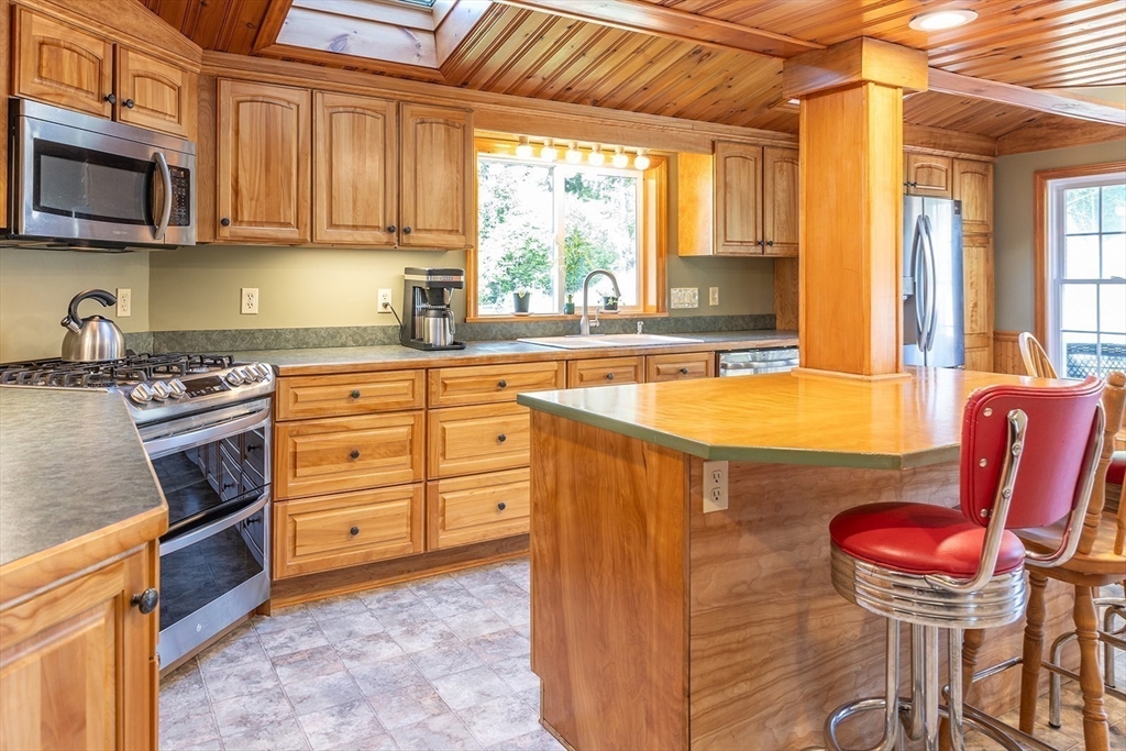 259 Harkness Avenue Springfield, MA 01118 - Photo 3 of 40 Gallery Image 3