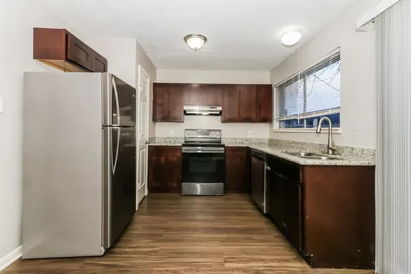 $1,570 | 7218 Wren Circle, Texas City, TX 77591