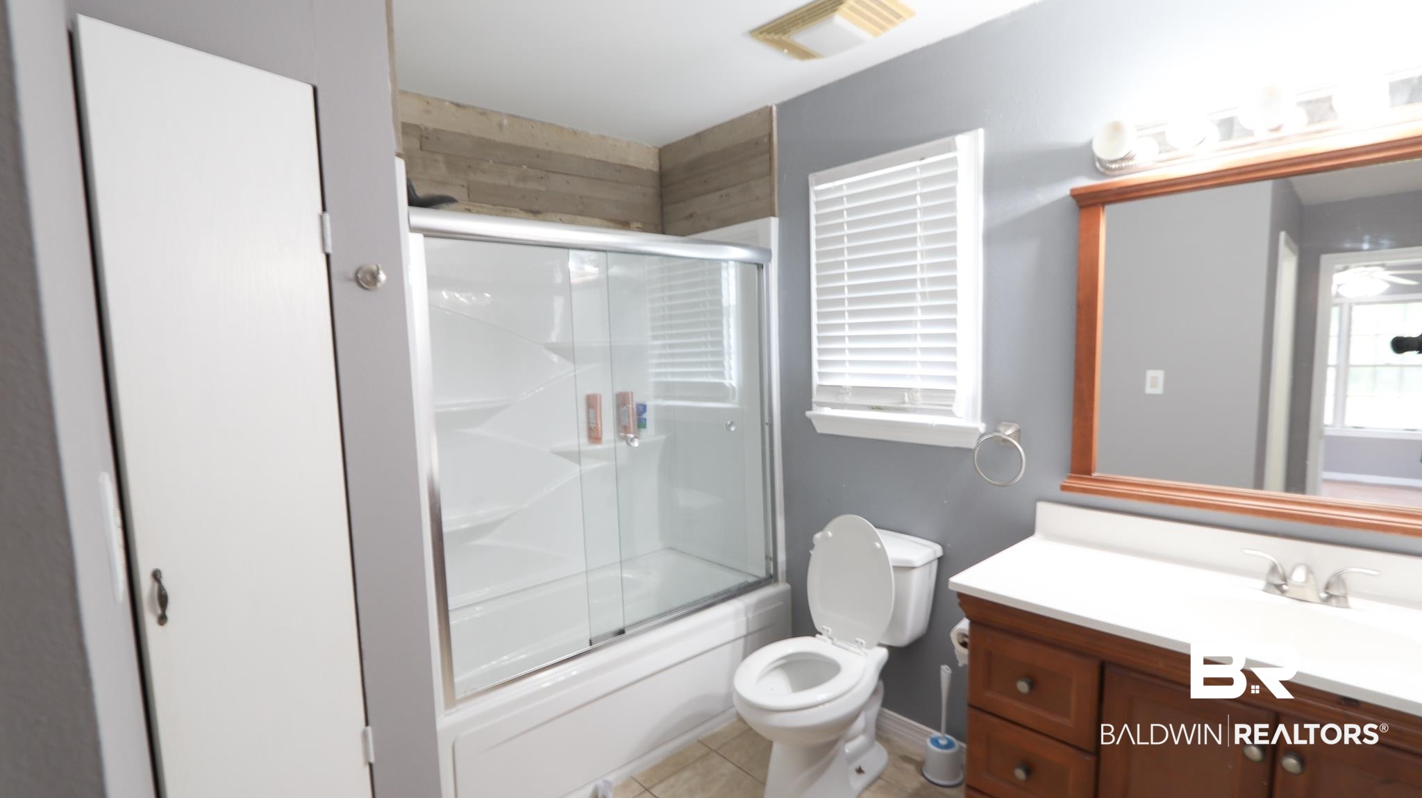 16850 Bogle Lane Foley, AL 36535 - Photo 10 of 28 Downstairs Master Bath