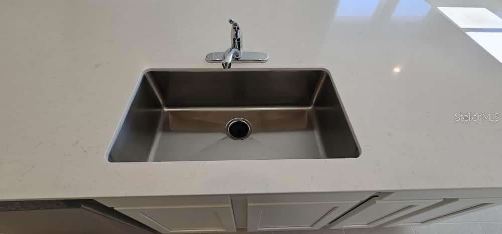 548 Hart Lane Dundee, FL 33838 - Photo 13 of 39 a close view of kitchen countertops