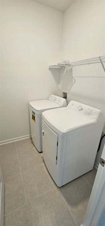 548 Hart Lane Dundee, FL 33838 - Photo 28 of 39 a utility room with dryer and washer