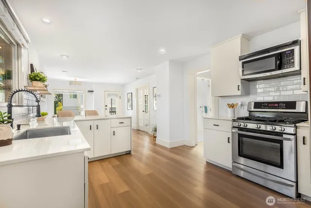 $949,000 | 2423 3rd Avenue West, Seattle, WA 98119