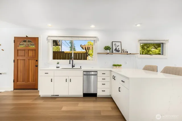 $949,000 | 2423 3rd Avenue West, Seattle, WA 98119