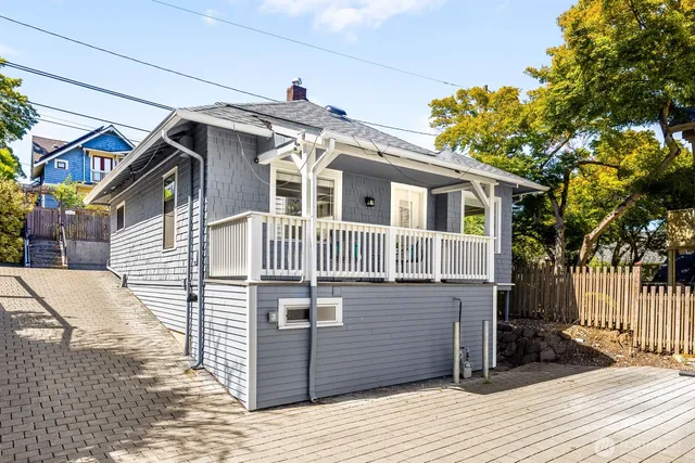 $949,000 | 2423 3rd Avenue West, Seattle, WA 98119