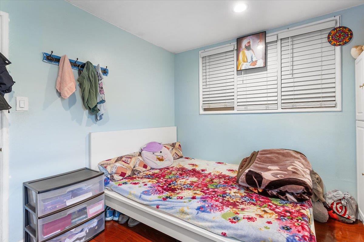 33834 9th Street Union City, CA 94587 - Photo 13 of 25 a bedroom with a bed and a window