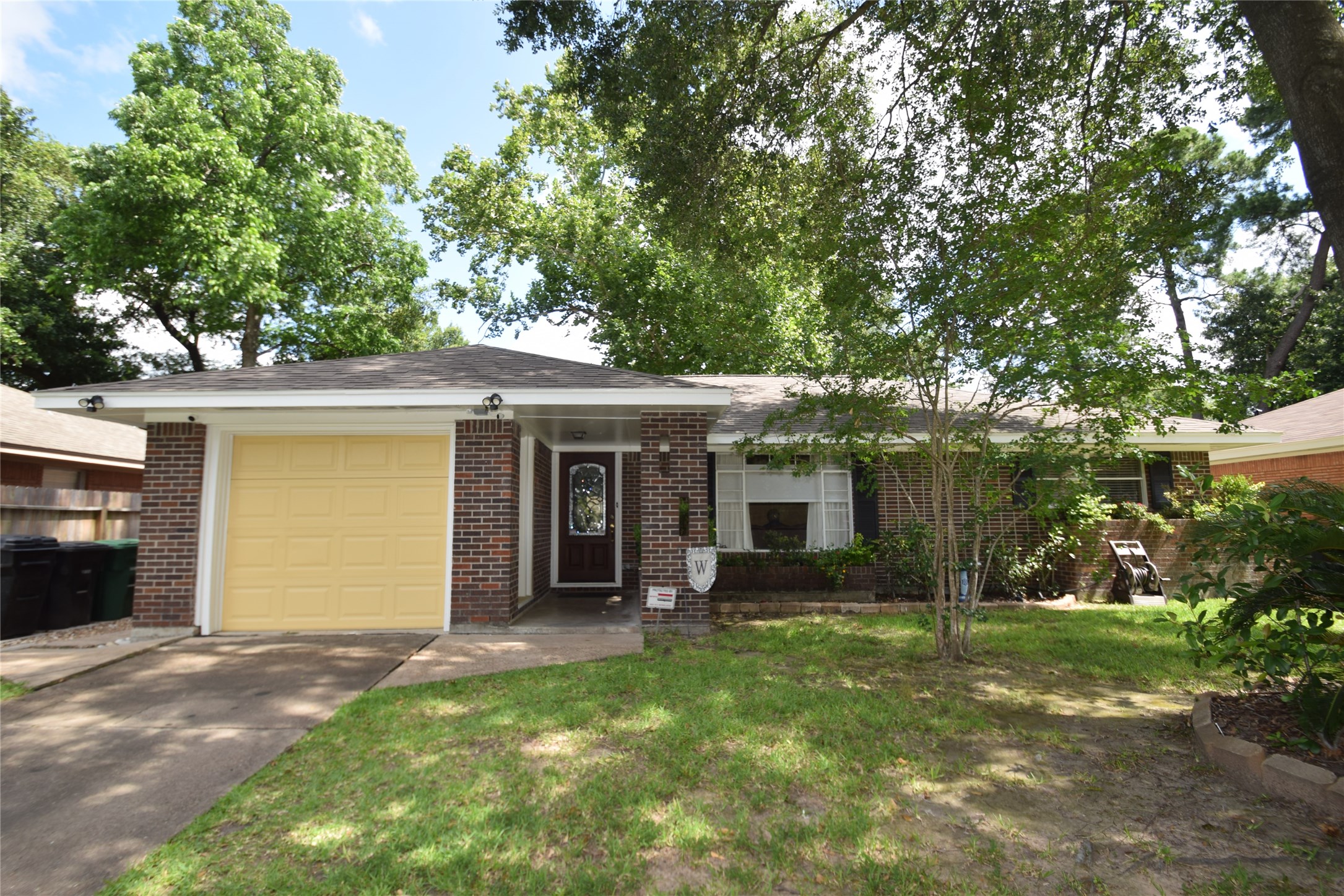 Front view of this enchanting home located at 1130 Stonecrest Dr.