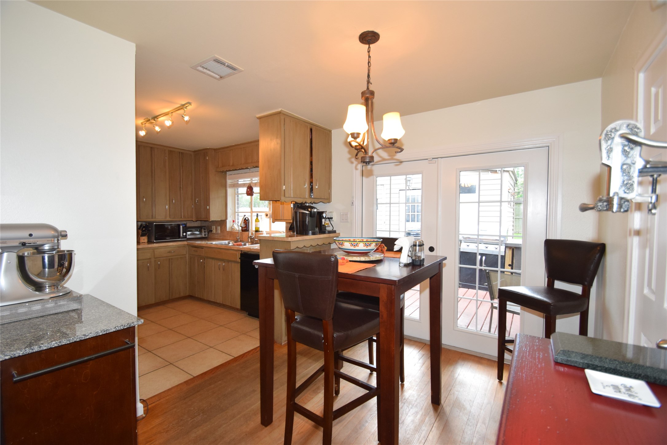1130 Stonecrest Drive Houston, TX 77018 - Photo 12 of 28 Enjoy another breakfast room view opening to the kitchen.
