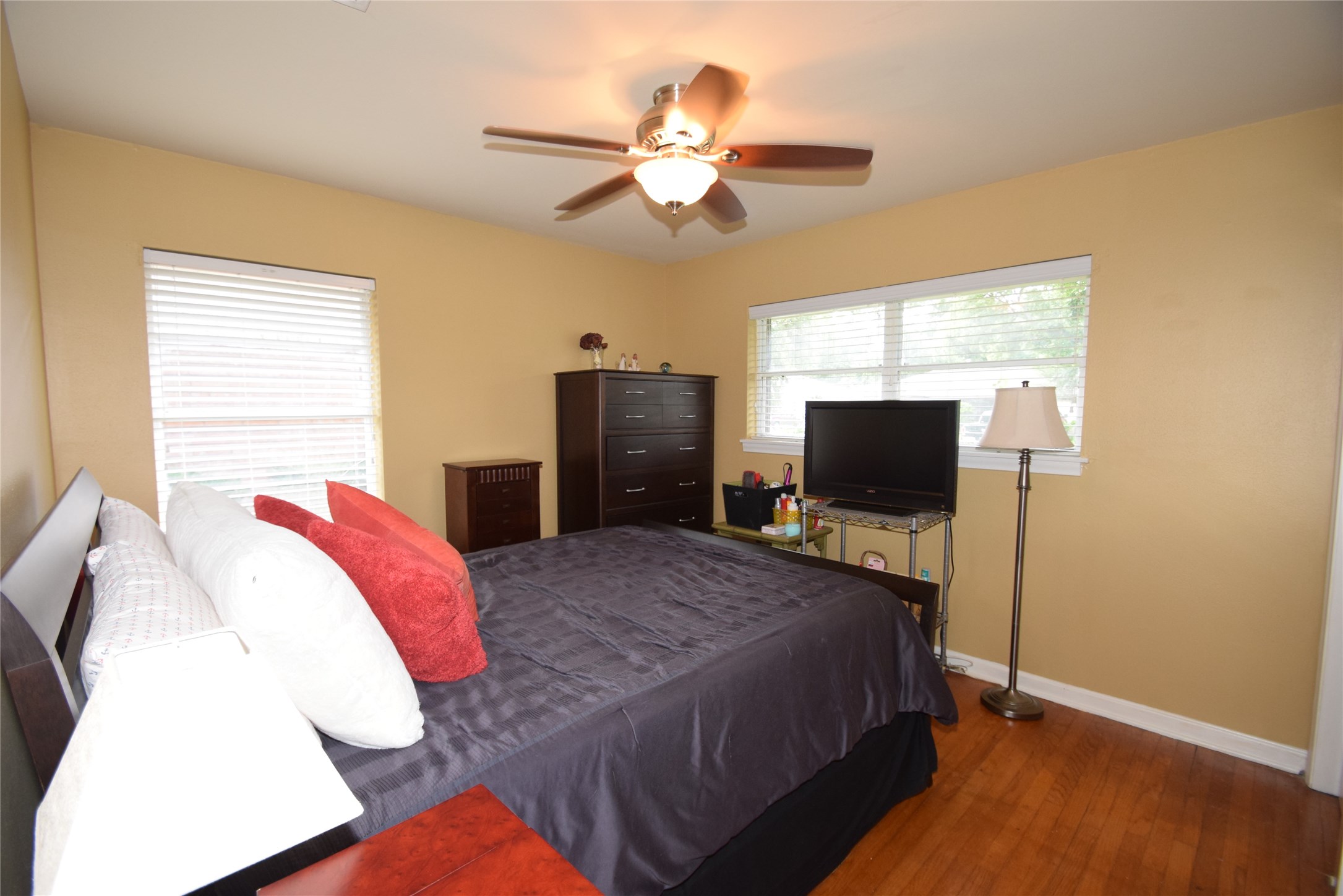 1130 Stonecrest Drive Houston, TX 77018 - Photo 14 of 28 Bedroom offering hardwood floors, ceiling fan with light fixture, two inch window blinds and nice closet space.