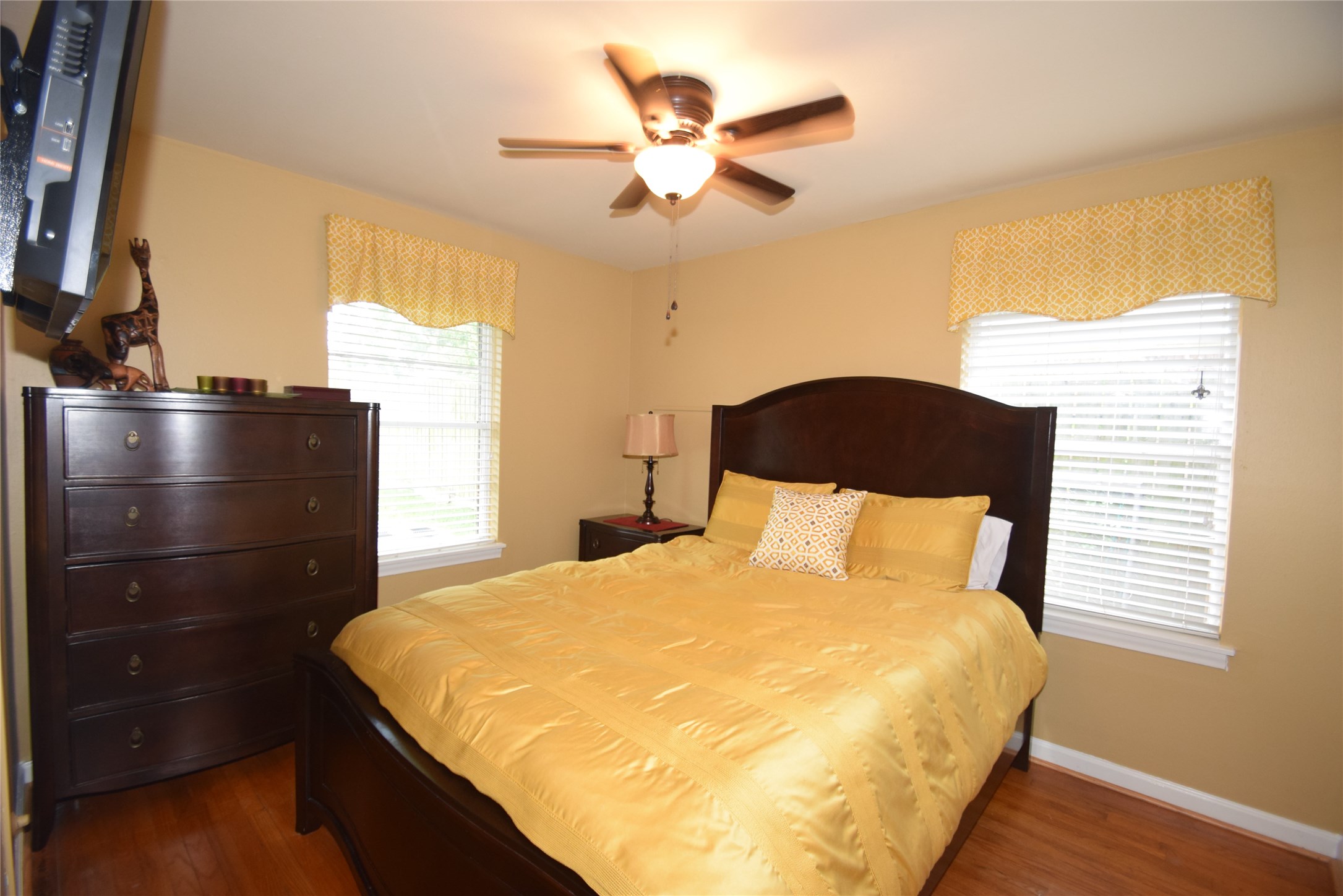 1130 Stonecrest Drive Houston, TX 77018 - Photo 15 of 28 Bedroom offering hardwood floors, two inch window blinds, ceiling fan with light fixture and nice closet space.