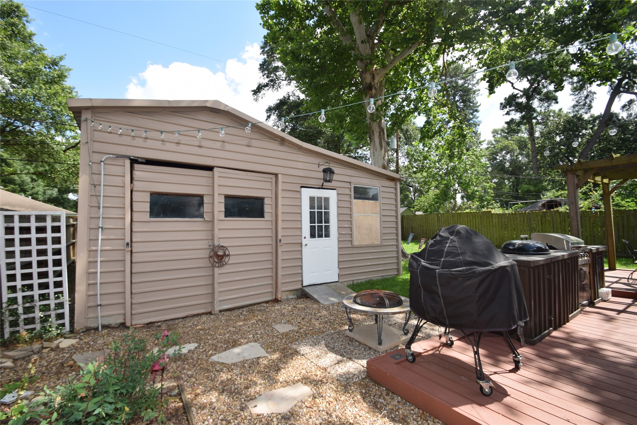 1130 Stonecrest Drive Houston, TX 77018 - Photo 17 of 28 Storage building with work space and decked patio in the fully fenced backyard.