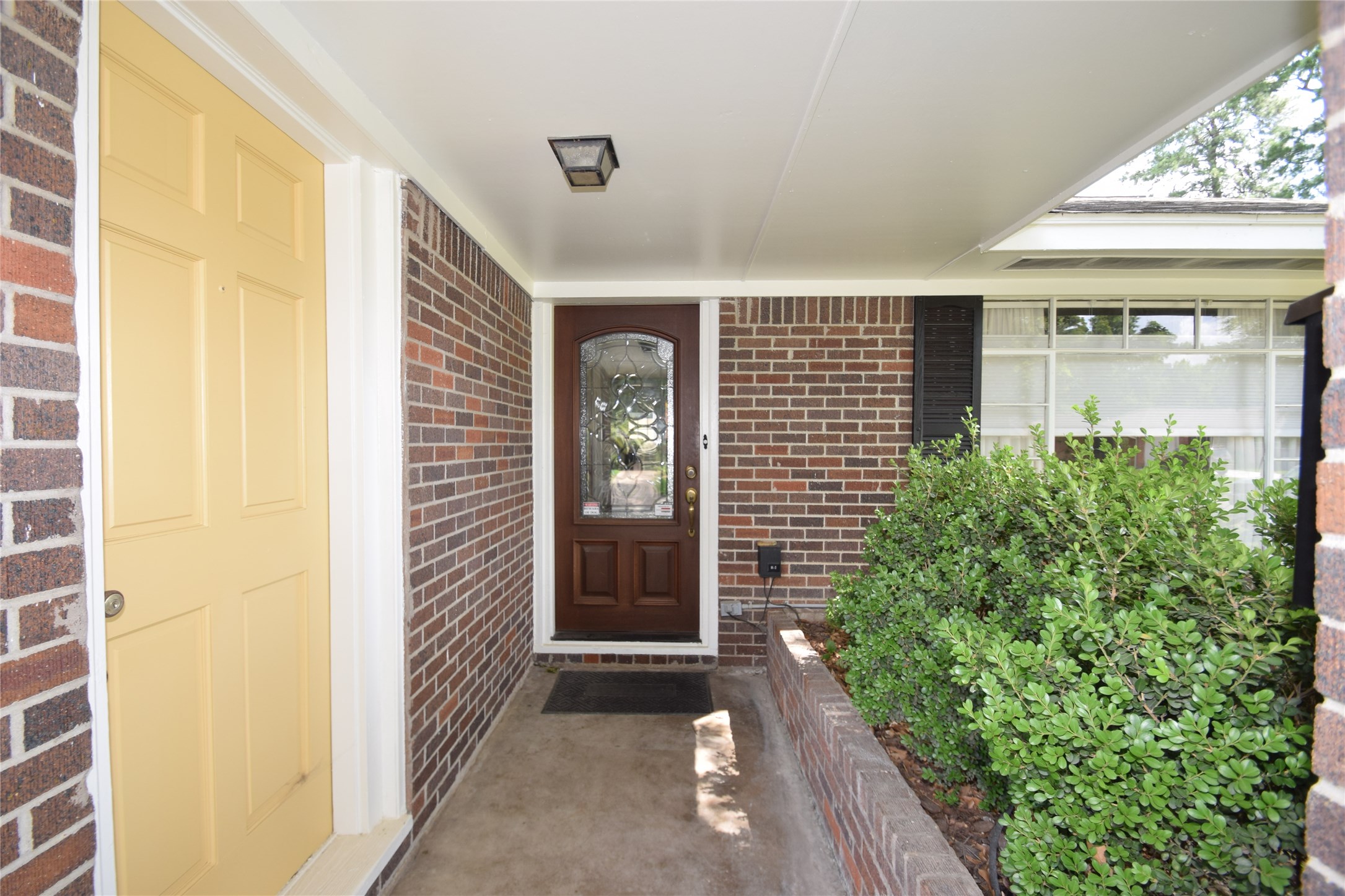 1130 Stonecrest Drive Houston, TX 77018 - Photo 2 of 28 Front doorway inviting you inside.