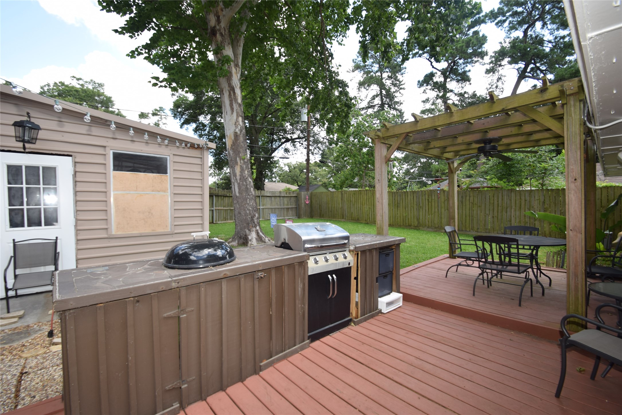 1130 Stonecrest Drive Houston, TX 77018 - Photo 22 of 28 Summer kitchen area just off the decked patio area in the fully fenced backyard.