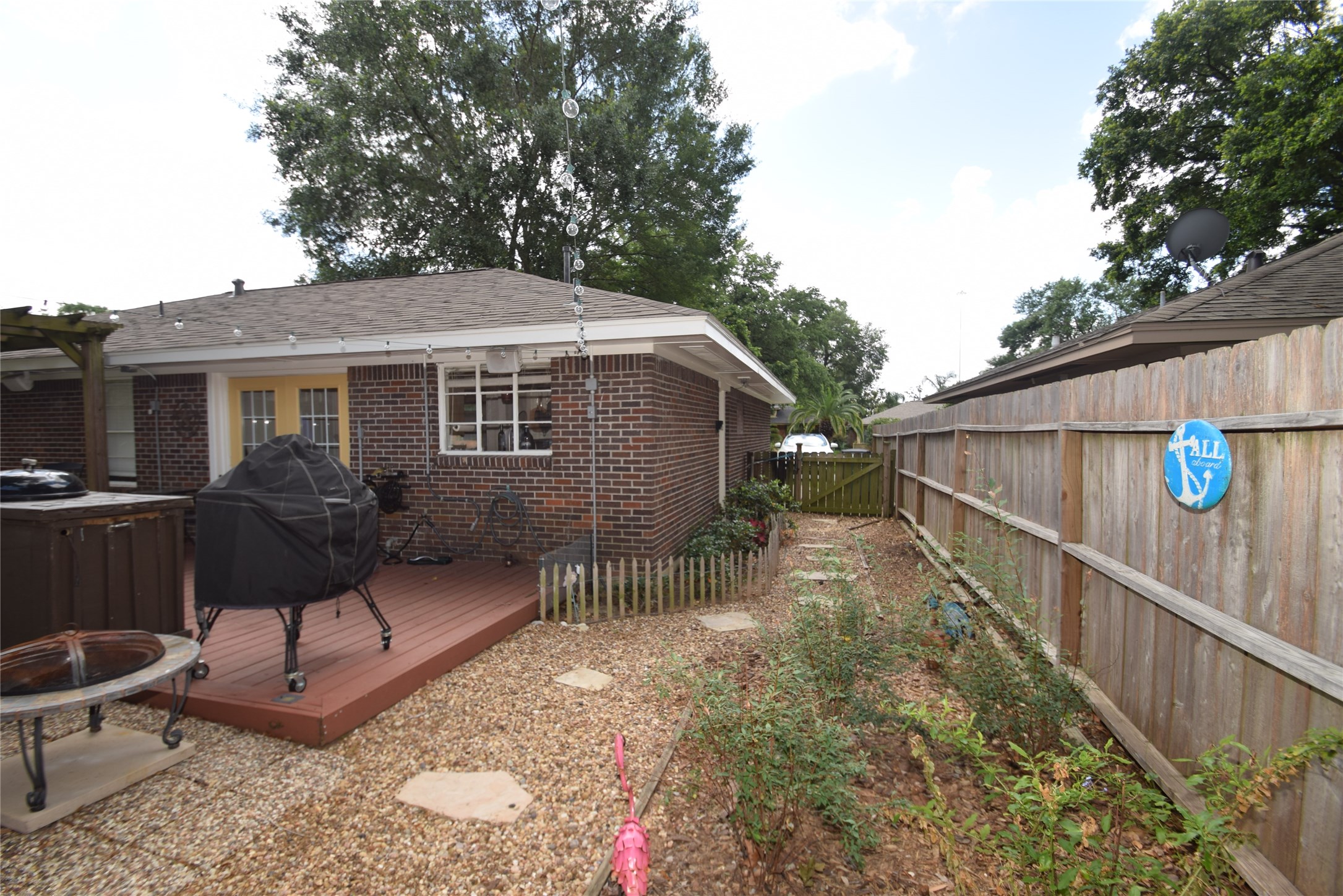 1130 Stonecrest Drive Houston, TX 77018 - Photo 27 of 28 Side yard.