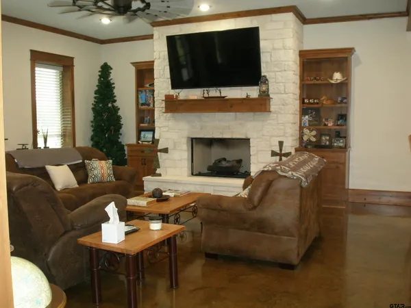 $1,300,000 | 13001 County Road 3300, Brownsboro, TX 75756