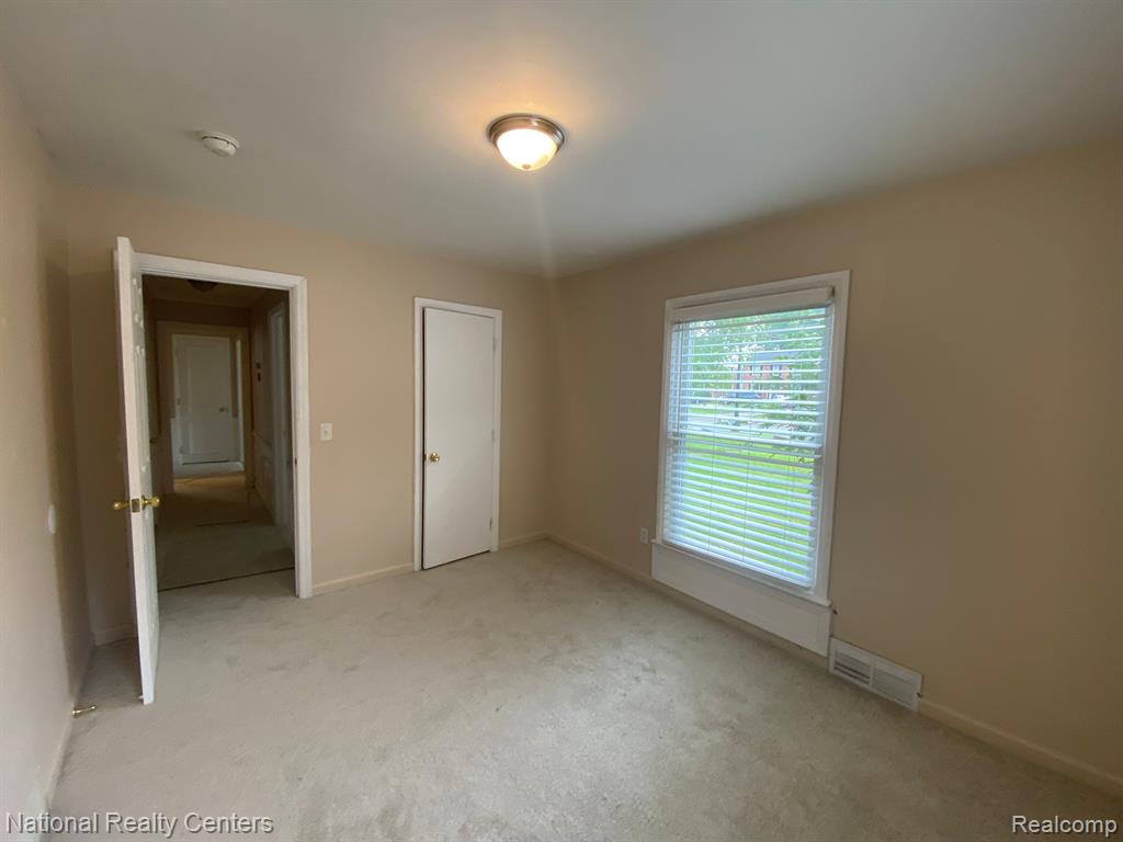 426 Moross Road Grosse Pointe, MI 48236 - Photo 21 of 36