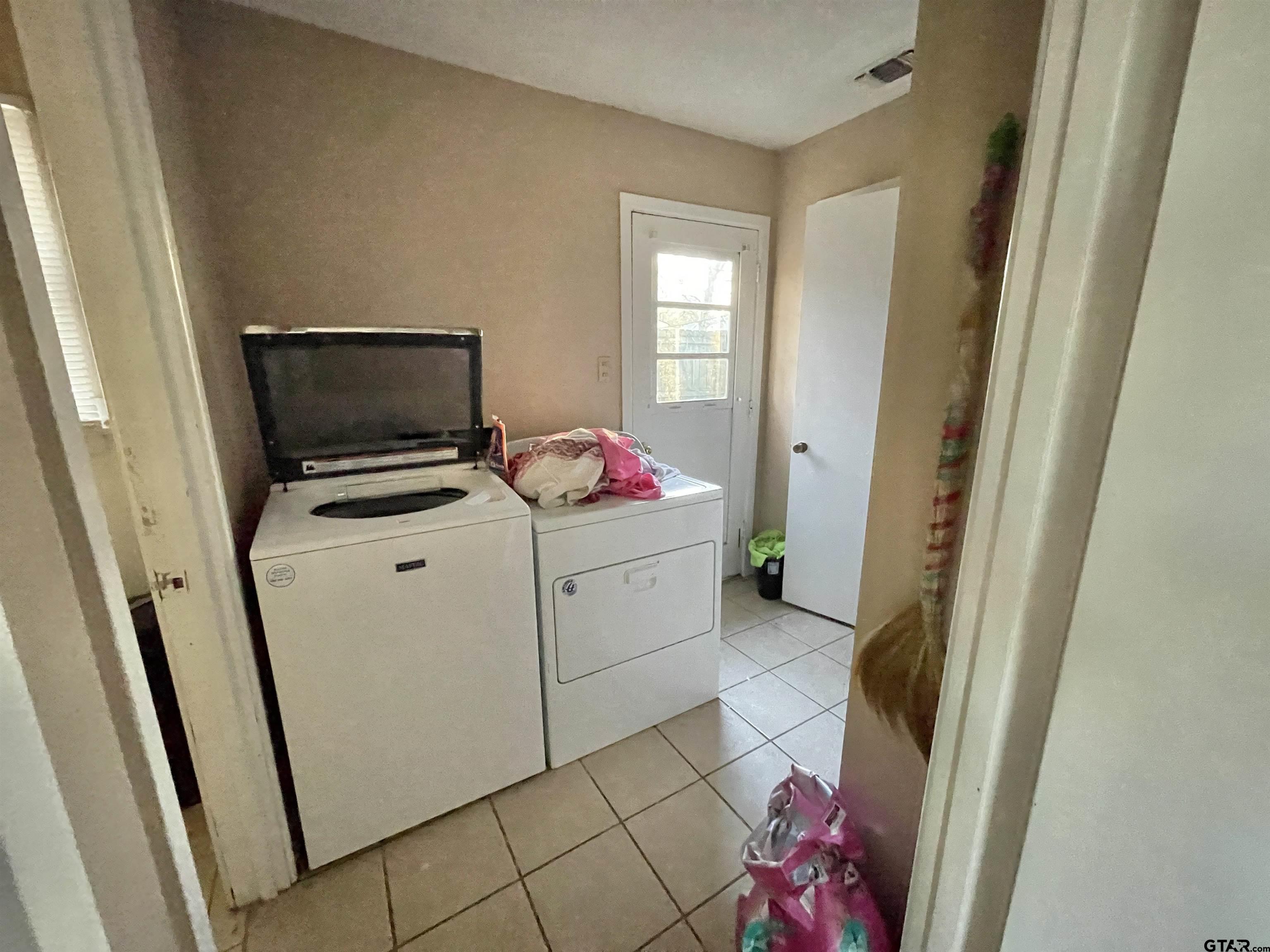 3300 Brookside Drive Tyler, TX 75701 - Photo 6 of 25 a utility room with dryer and washer