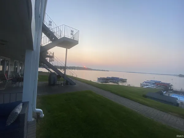 $445,000 | 8960 East Hatchery Road, Syracuse, IN 46567