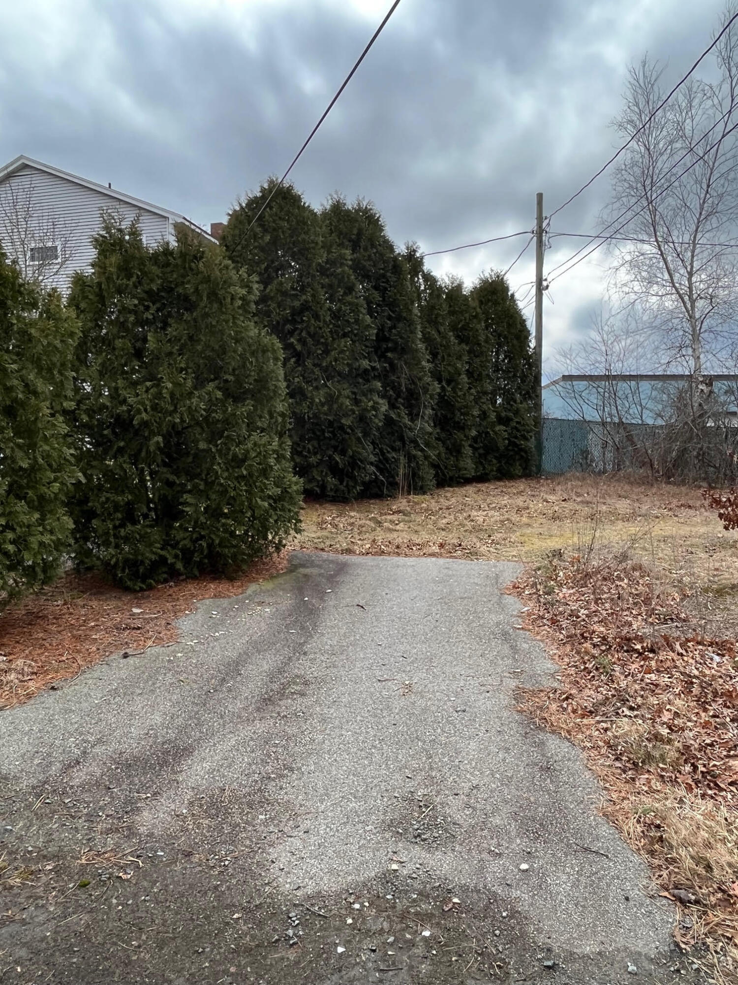 46 Holt Road Buzzards Bay, MA 02532 - Photo 5 of 18 46 holt driveway