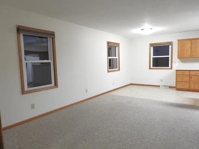 $1,950 | 724 6th Street North, Winsted, MN 55395