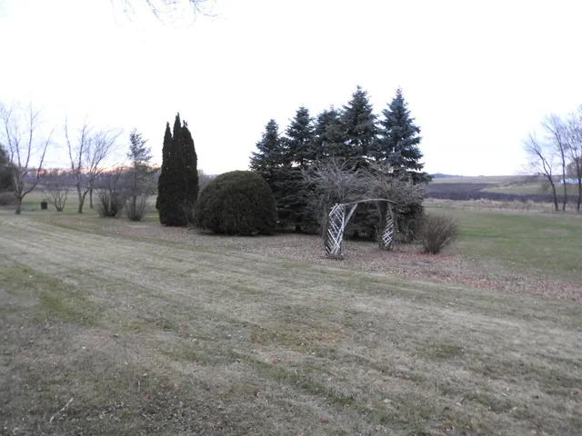 $1,950 | 724 6th Street North, Winsted, MN 55395