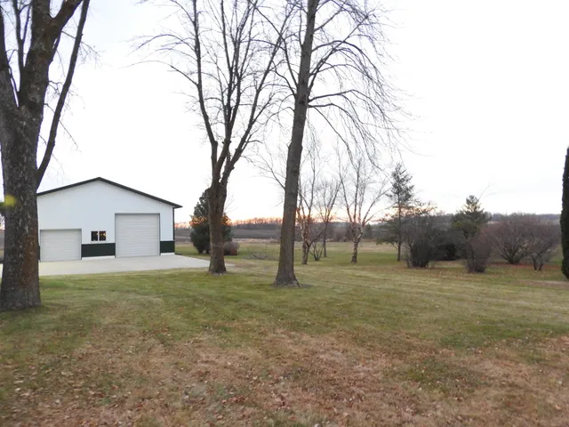 $1,950 | 724 6th Street North, Winsted, MN 55395