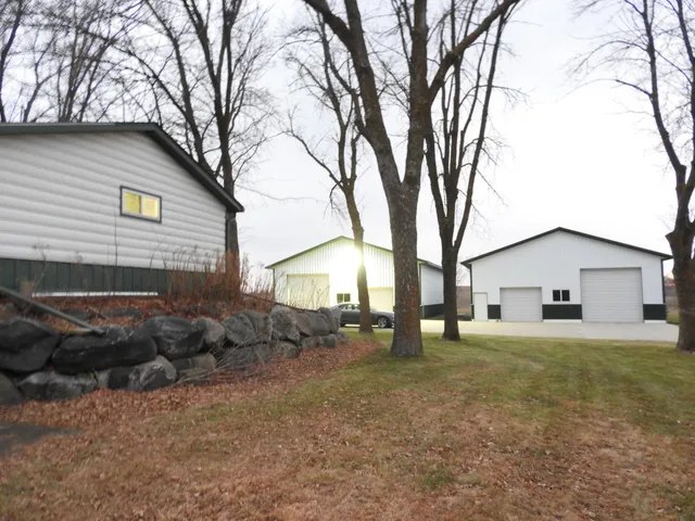 $1,950 | 724 6th Street North, Winsted, MN 55395