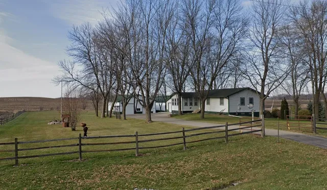 $1,950 | 724 6th Street North, Winsted, MN 55395